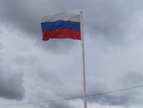 Российский триколор на въезде в Калугу вернулся на флагшток