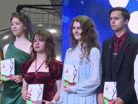 402 выпускникам Калужской области вручили золотые и серебряные медали за учебу