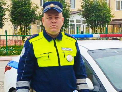 Госавтоинспектор из Сухиничей спас пожилого водителя