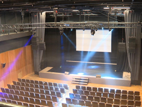 Профессиональный праздник отмечают художники по свету