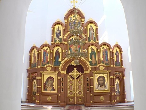 В калужском храме Космы и Дамиана Римских установили новый иконостас