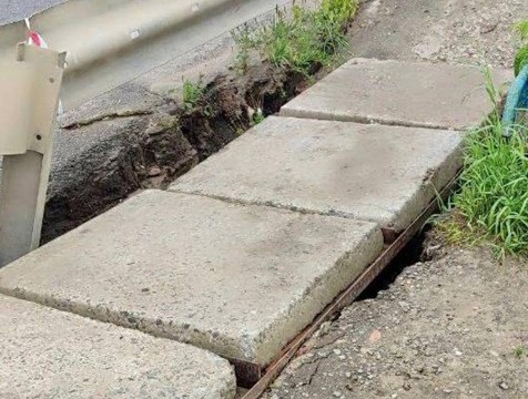 На путепроводе в Людинове образовались промоины после ливней