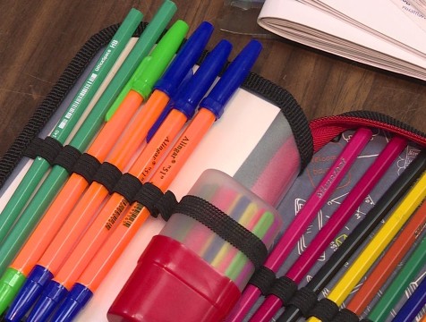 Школьникам Калуги, нуждающимся в соцподдержке, выдадут канцтовары