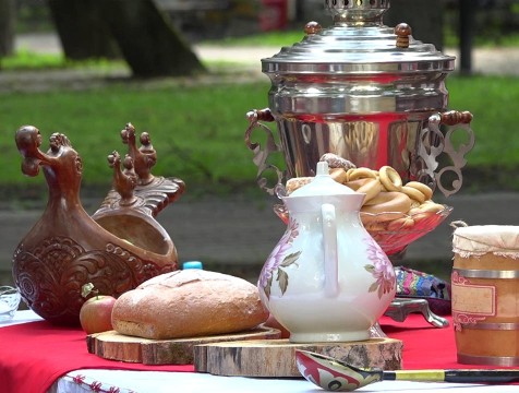 Купеческие вечёрки провели в калужском парке