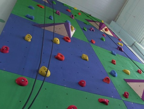 Кабинет-портал и скалодром появились в Кременской школе