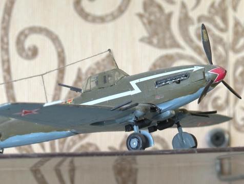 Калужанин около 40 лет собственноручно собирает модели военных самолетов