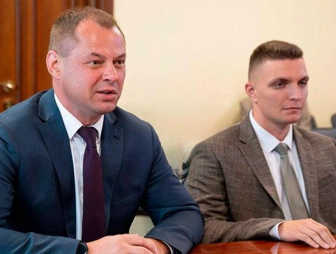 Двое выпускников 