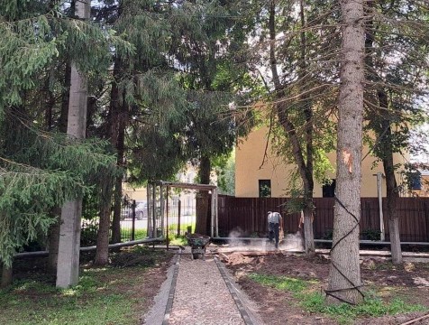 В Тарусе стартовали работы по благоустройству территории ЦРБ