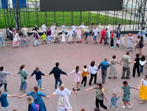 Всероссийский день хороводов мира отмечается 15 августа