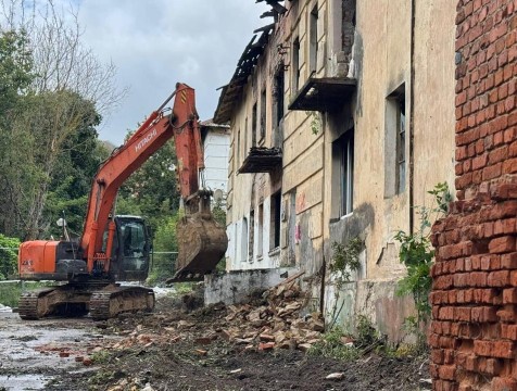 В Калуге сносят аварийный дом на Салтыкова-Щедрина