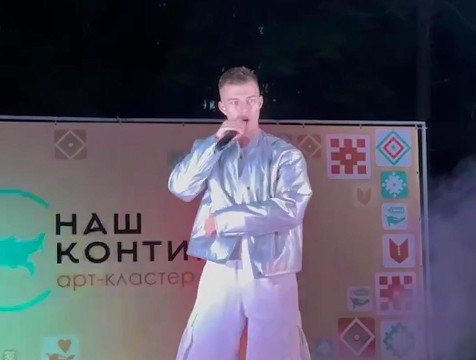 Московкий певец выступил на арт-кластере 