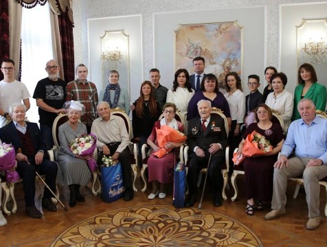 В Калуге поздравили юбиляров семейной жизни