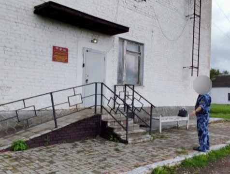 Осужденного из Сухиничей подозревают в избиении сотрудника исправительного центра