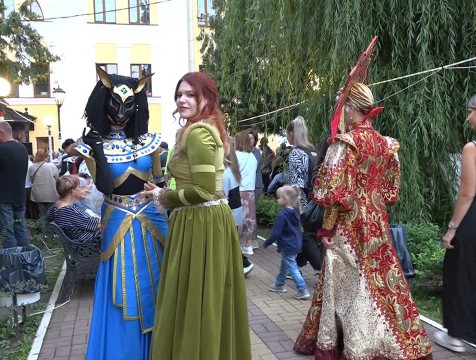 Газон-пати вновь собрала калужан во дворике облдрамы