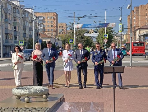 В День города калужане почтили память защитников Отечества