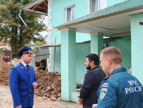 В Калуге обрушилась часть здания центра 