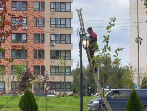 В Губернском парке начали восстанавливать освещение