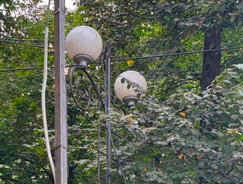 В парках и скверах Калуги продолжается замена систем освещения