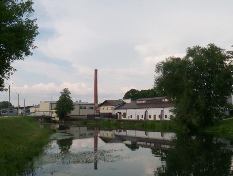 В Полотняном Заводе благоустраивают территорию перед 