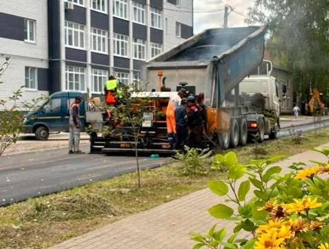 На 2 улицах Людинова появился новый асфальт