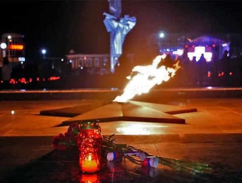 В Людинове зажгли 705 свечей в память о жертвах немецко-фашистской оккупации