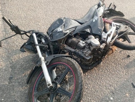 На улице Московской в Калуге столкнулись мотоцикл и легковушка