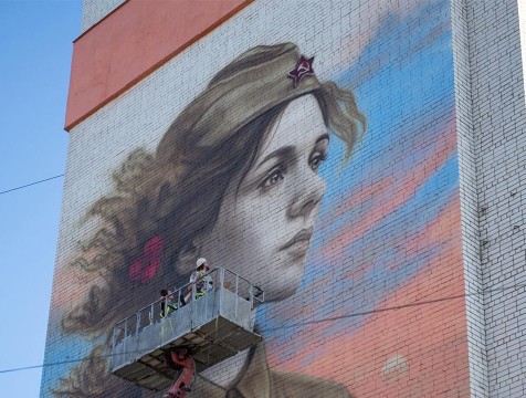 Художники из Обнинска нарисовали мурал в Татарстане