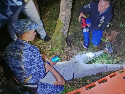 Мужчину с астмой в бессознательном состоянии спасли в медынском лесу