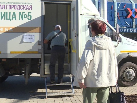 На улице Кирова в Калуге начал работу передвижной прививочный пункт
