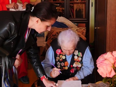 102-летняя ветеран Мария Власенкова проголосовала на выборах в Людинове
