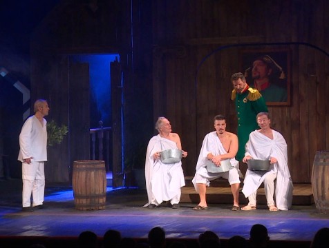 Красная дорожка и премьера: в калужской драме открыли 249 театральный сезон