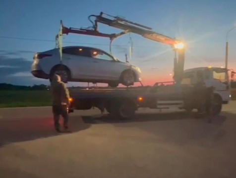 У задолжавшей по кредиту автоледи арестовали и выставили на торги машину