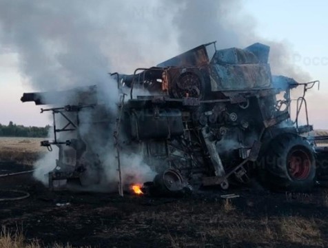 В Козельском районе загорелся комбайн