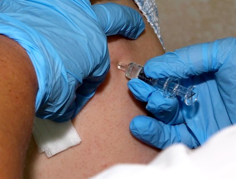 Почти 96 тысяч жителей Калужской области вакцинировались против гриппа