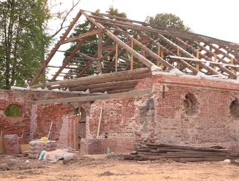 В Полотняном Заводе реставрируют Конный двор