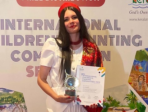 Художница из Кирова победила на международном конкурсе живописи в Индии