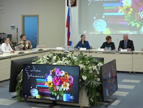 Александр Аникеев встретился с молодыми учителями Калужской области