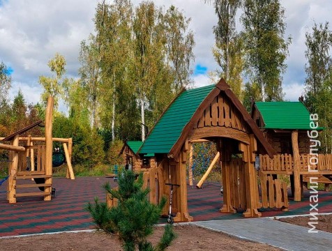 Новую детскую площадку установили в Тарусе