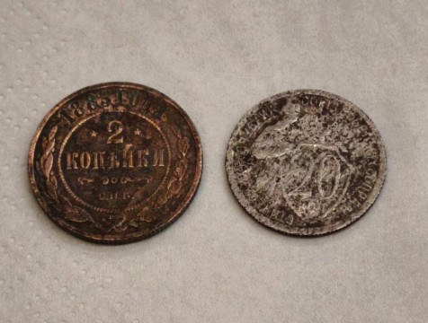 При реставрации дома в Боровске обнаружили столетние монеты