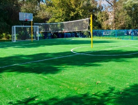 Спортплощадку стоимостью 590 тысяч рублей построили в малоярославецкой школе