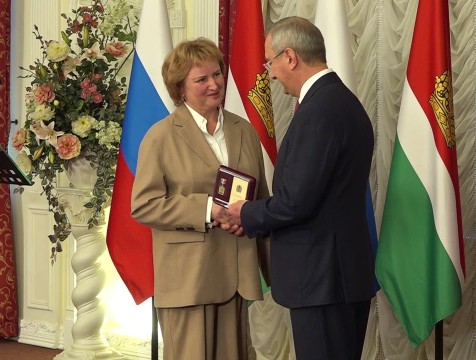 28 жителей Калужской области получили награды из рук губернатора