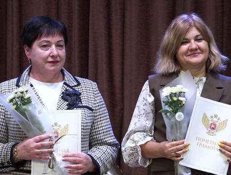 Лучших педагогов Калуги отметили наградами и почетными званиями