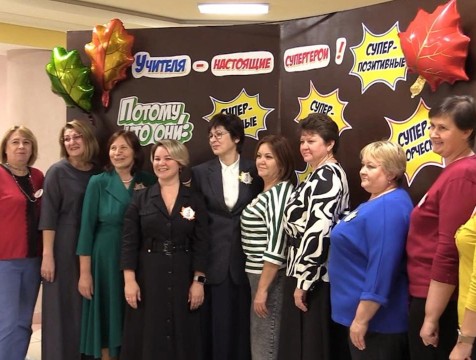 День учителя в Козельске отметили концертом и выставкой детских рисунков