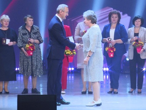 Учителя Калужской области получили награды из рук губернатора