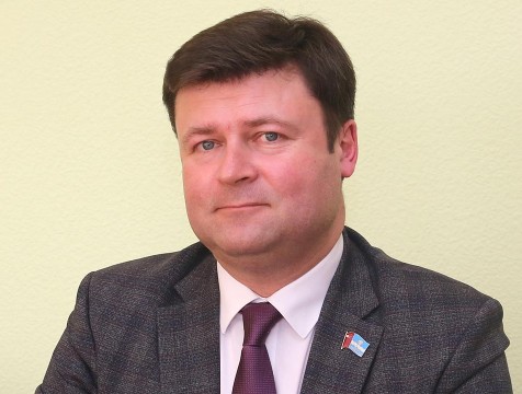 Педагогов с праздником поздравил Юрий Моисеев