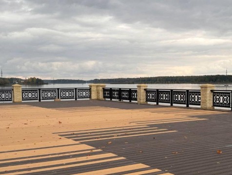 В Людинове завершают укладку плитки на набережной