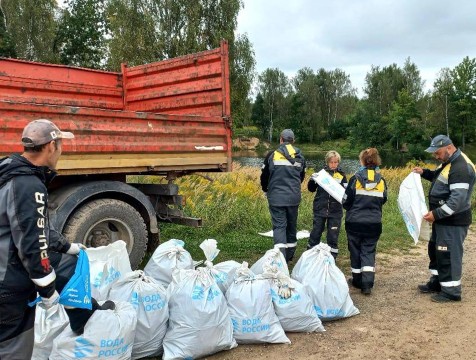 Калужане очистили прибрежную зону Бушмановского пруда