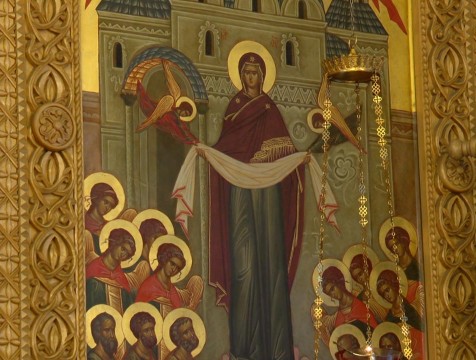 Православные верующие празднуют Покров день