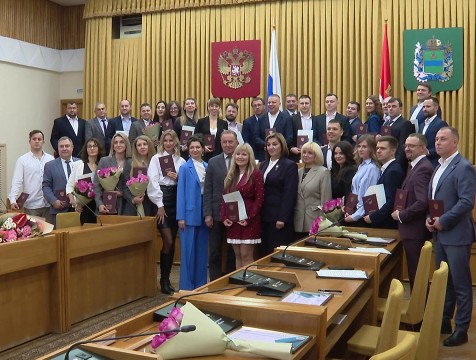 42 выпускникам президентской программы вручили дипломы в Калуге
