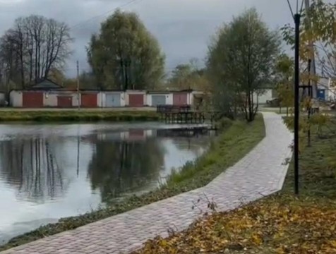 Для семейного отдыха благоустроили пруд в городе Кондрово